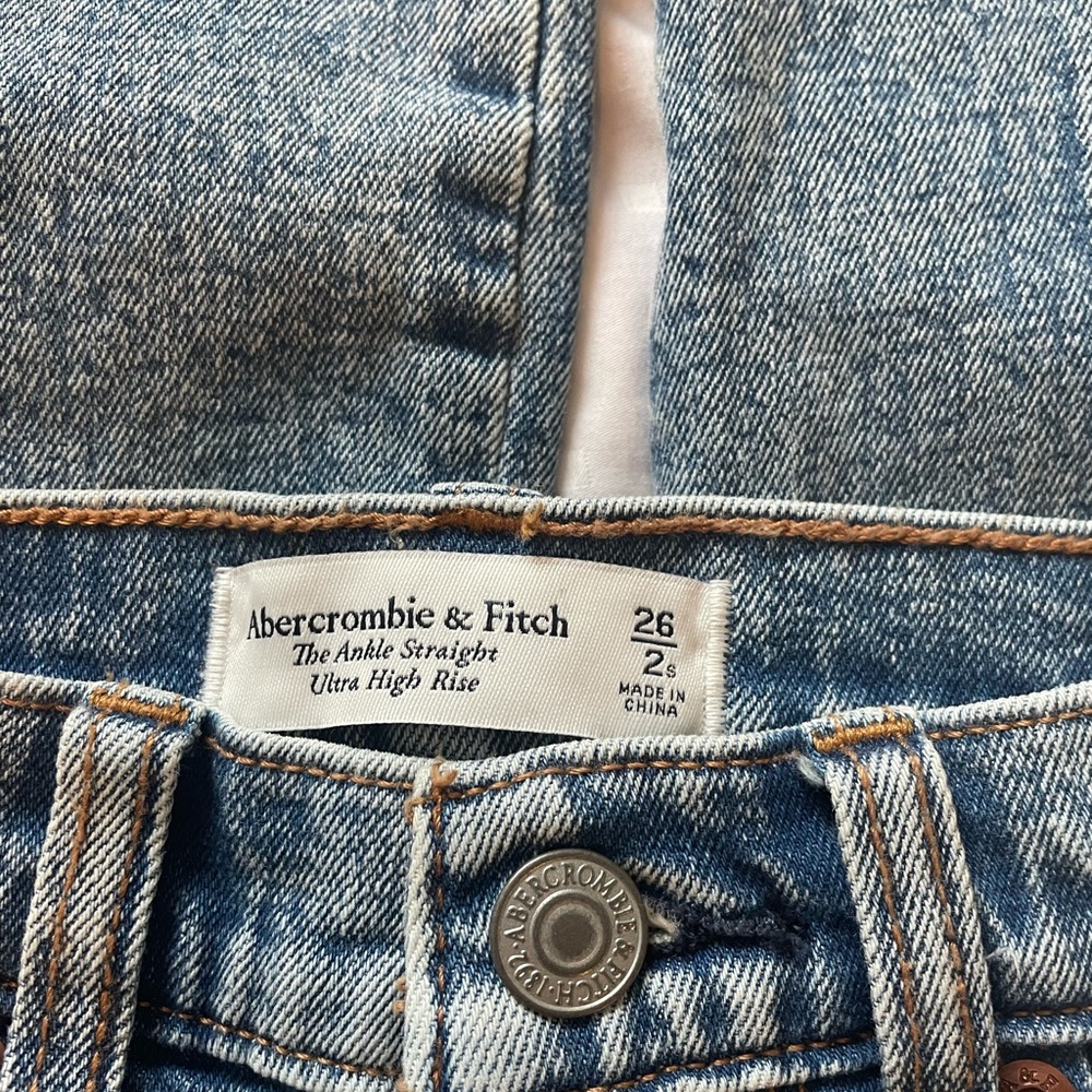Abercrombie High Rise Straight Jeans